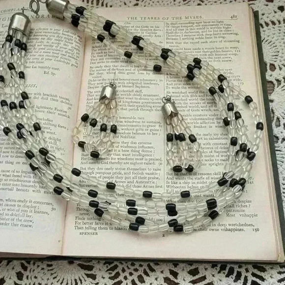Vintage  clear and black bead necklace and earrings set - Picture 5 of 8